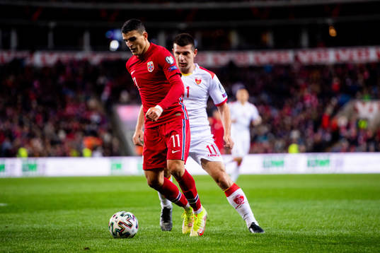 Mohamed Elyounoussi of Norway and Fatos Beciraj of