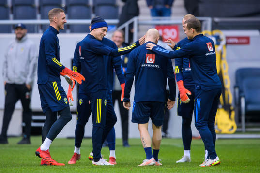 Robin Olsen, Victor Nilsson Lindelöf, Magnus Eriksson and