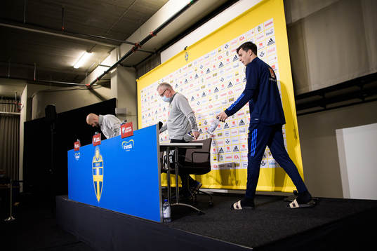 Press officer Jakob Kakembo Andersson, head coach Janne