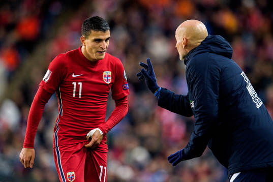 Mohamed Elyounoussi and Ståle Solbakken, head coach of