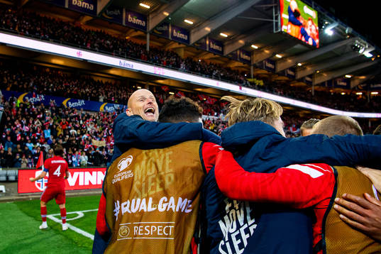 Ståle Solbakken, head coach of Norway, celebrates