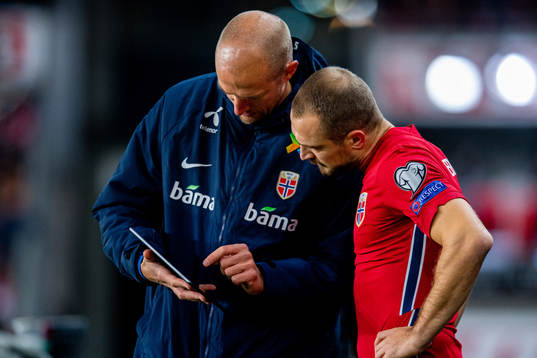 Brede Hangeland, player manager of Norway, talks to Veton