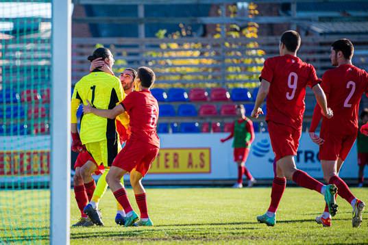 Luka Kharatishvili of Georgia celebrates
