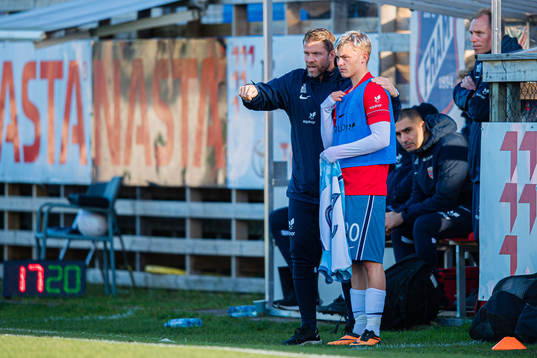 Pål Arne "Paco" Johansen, head coach of Norway, and Isak