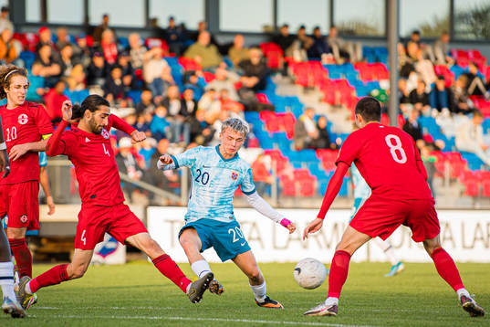 Giorgi Pirtakhia of Georgia and Isak Hansen-Aarøen of