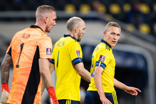 Goalkeeper Robin Olsen and Ludwig Augustinsson of Sweden