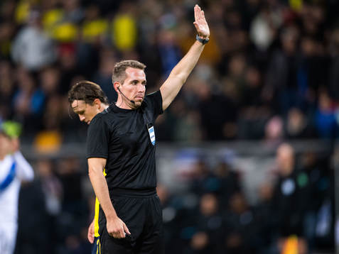 Referee Tobias Stieler
