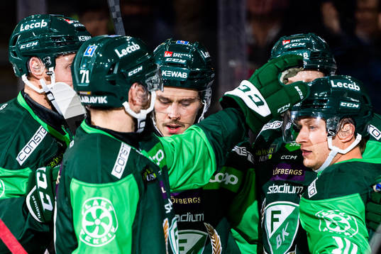 Färjestads Marcus Nilsson jublar med lagkamrater