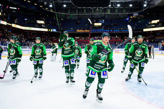 Färjestads Marcus Nilsson jublar med lagkamrater