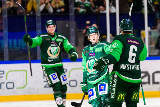 Färjestads Albert Johansson jublar