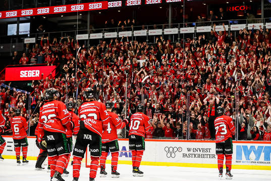 Örebros spelare tackar supportrarna