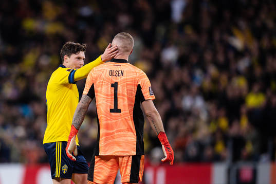 Victor Nilsson Lindelöf and goalkeeper Robin Olsen of