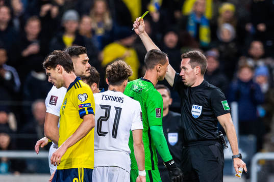 Referee Tobias Stieler shows the yellow card to
