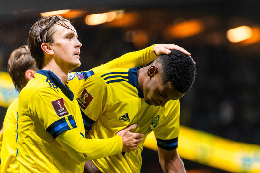 Kristoffer Olsson celebrate with goalscorer Alexander Isak