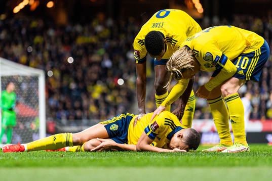 Robin Quaison receives attention from Alexander Isak and