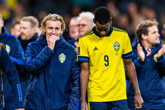 Emil Forsberg and Alexander Isak of Sweden talk
