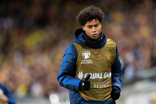 Jens-Lys Cajuste of Sweden warms up