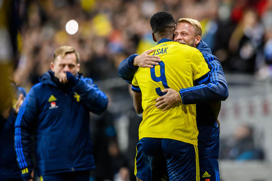 Alexander Isak of Sweden celebrate together with Daniel