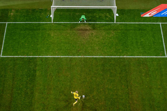 Emil Forsberg of Sweden scores 1-0