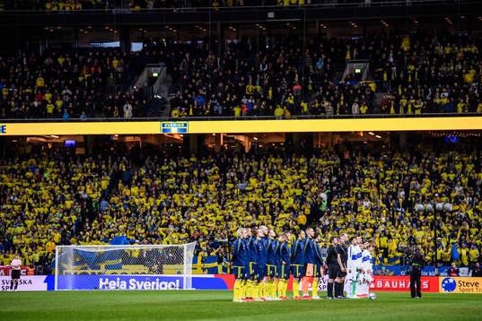 Players of Sweden and of Greece