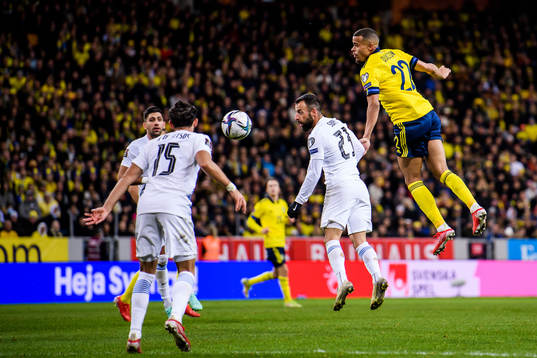 Robin Quaison of Sweden and Manolis Siopis of Greece