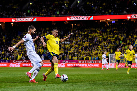 Pantelis Hatzidiakos of Greece and Robin Quaison of Sweden