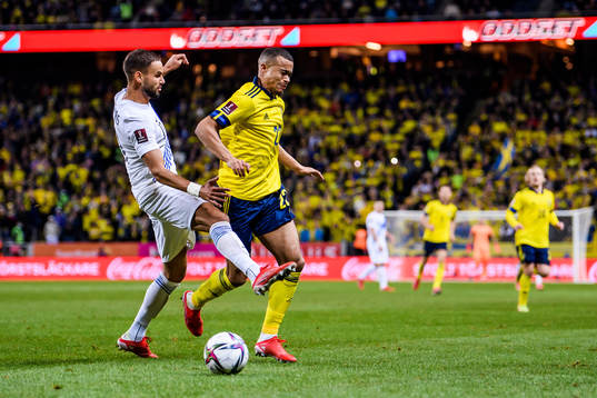 Pantelis Hatzidiakos of Greece and Robin Quaison of Sweden