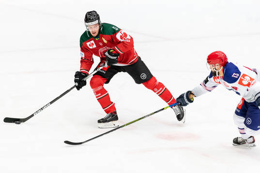 Filip Johansson of Frölunda and Otto Paajanen of Helsinki