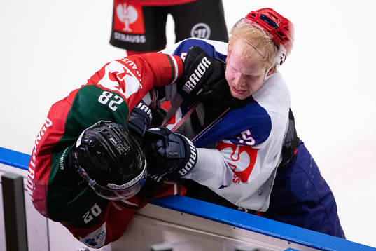 Johan Sundström of Frölunda and Micke Åsten of Helsinki