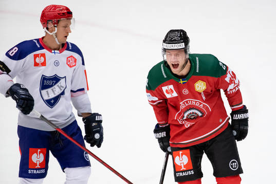Christian Folin of Frölunda celebrates scoring 2-0