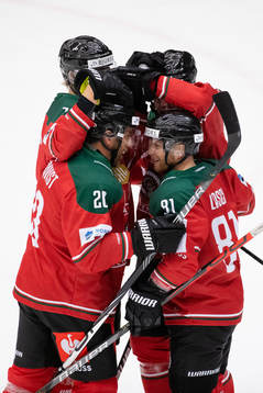 Christian Folin of Frölunda celebrates scoring 2-0 with