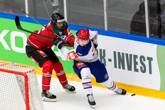 Stefan Elliot  of Frölunda and Miro Väänänen of Helsinki