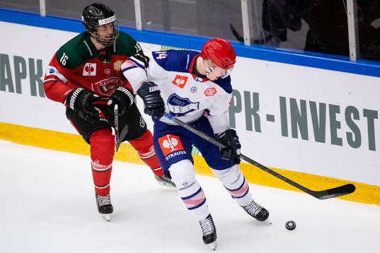Stefan Elliot  of Frölunda and Miro Väänänen of Helsinki