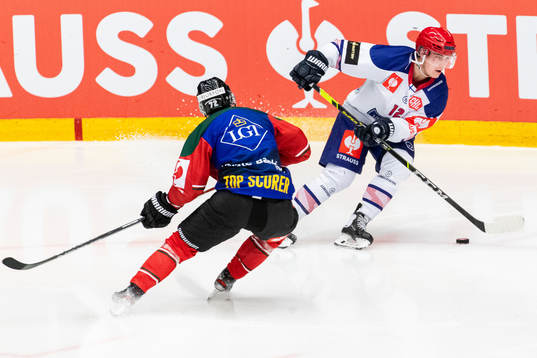 Patrik Carlsson of Frölunda and Jere Innala of Helsinki