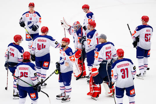 Players of Helsinki looks dejected