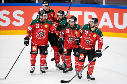 Joel Lundqvist of Frölunda celebrates scoring 4-1 with