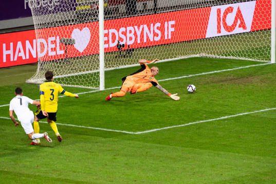 Giorgos Masouras of Greece with a shot that hits the pole