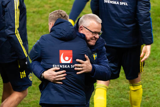Head coach Janne Andersson of Sweden celebrate