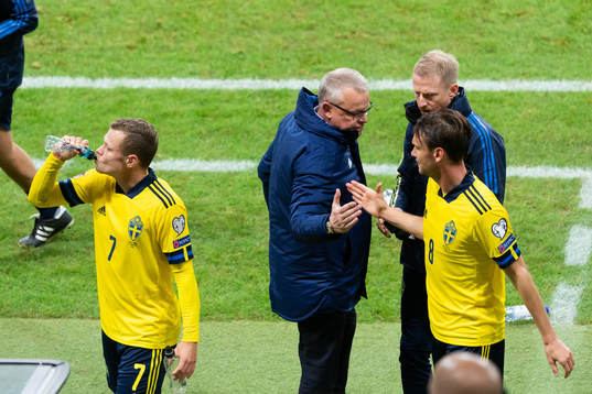 Viktor Claesson, head coach Janne Andersson and Albin Ekdal