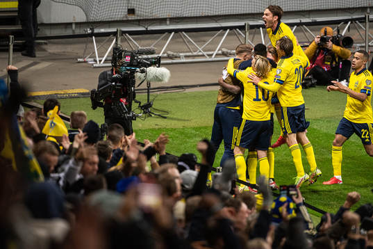 Alexander Isak of Sweden celebrate with Albin Ekdal and