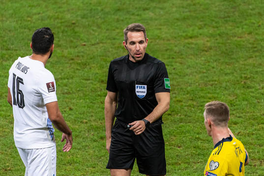 Referee Tobias Stieler