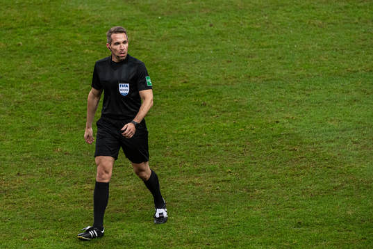 Referee Tobias Stieler