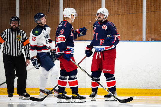 Kovlands Markus Kinisjärvi och Christopher Erixon jublar