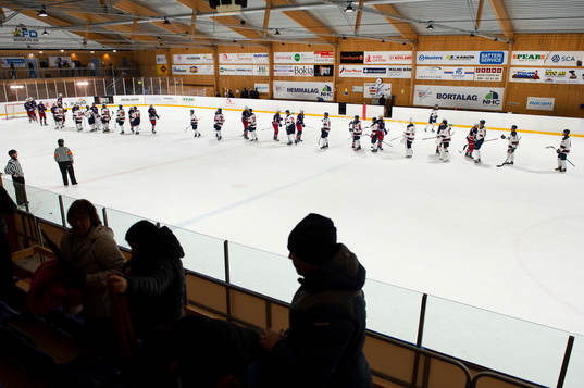 Spelarna tackar för matchen