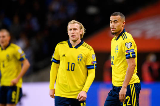 Emil Forsberg and Robin Quaison of Sweden look dejected