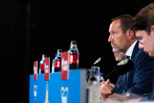 Head coach John van't Schip of Greece