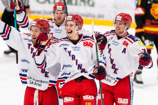 Tyringes Emil Ekholm jublar med lagkamrater
