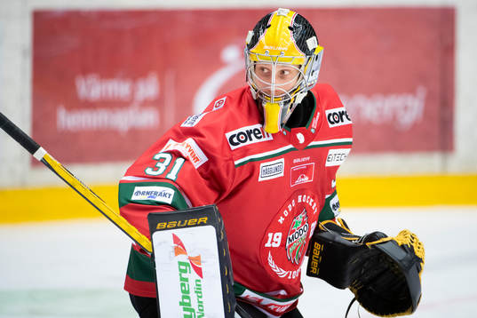 Modos målvakt Henrik Tikkanen värmer upp