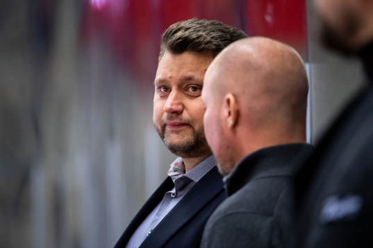 Modos tränare Mattias Karlin