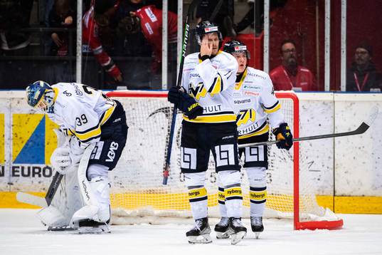 s målvakt Filip Larsson, Simon Önerud och Emil Andrae